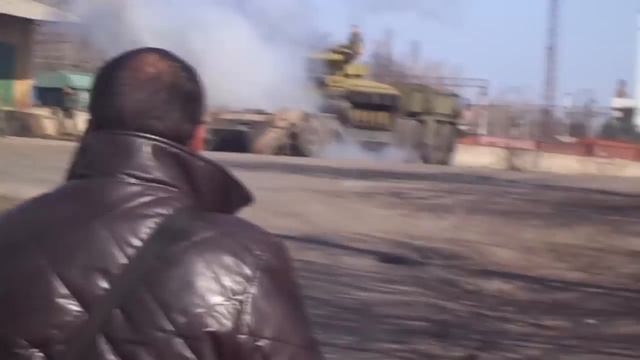 "НАРОДНОЕ ПРОТИВОСТОЯНИЕ"ВЫВОЗ ТАНКОВ С АРТЕМОВСКОЙ В.Ч.26,03,14......№1 смотреть онлайн