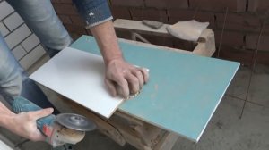 СПОСОБЫ укладки плитки в УГЛАХ 90° в ванной комнате своими руками видео Заусовка Под 45