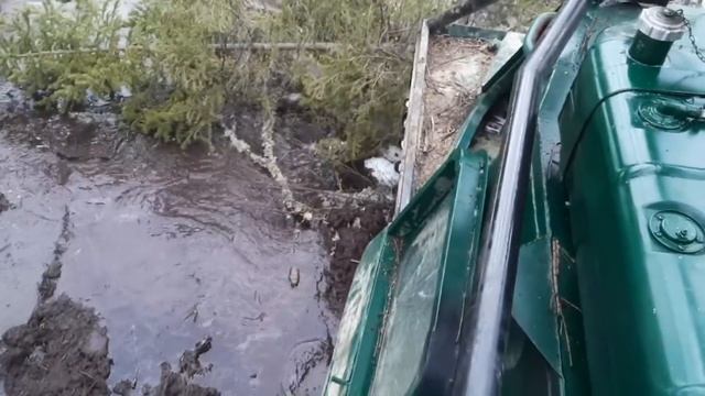 На гусеничном танке-вездеходе Газ73 гтму в лес по бездорожью Замена турбины в полевых условиях смотреть онлайн