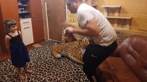 СОФИЯ И ЛИЗА ОТУЧИЛИ ПАПУ ОТ ВРЕДНОЙ ПРИВЫЧКИ Папа Играет с Дочками Игры для Детей Детский Канал