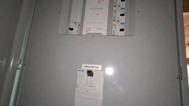 CRAZY 400A EATON 6 way MCCB Panel Board DB Wired UK electrician смотреть онлайн