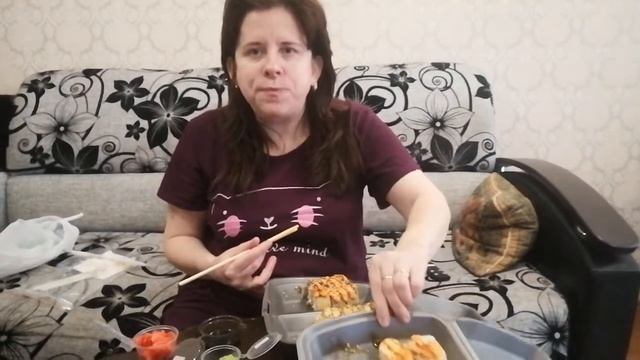 МУКБАНГ Съела 2 кг ролл #емнакамеру #mukbang