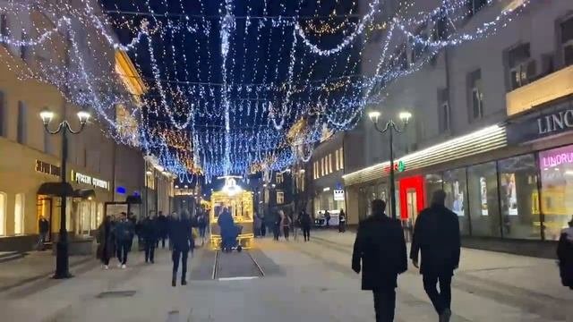 Пешеходная улица Нижнего Новгорода. Nizhniy Novgorod main pedestrian street.