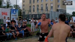 Тайский Боксер закусился с Уличным Бойцом