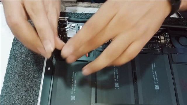 Macbook Air a1466 Battery Replacement смотреть онлайн