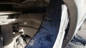 Мусор скапливается в крыльях ВОЛЬВО XC70. Повторная чистка внутренних полостей через год.