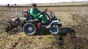 Фрезеровка мотоблоком с мини трактором.