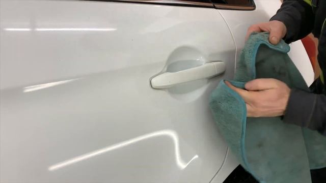 Как за 5 мин своими силами убрать царапины на двери [ под дверной ручкой] смотреть онлайн