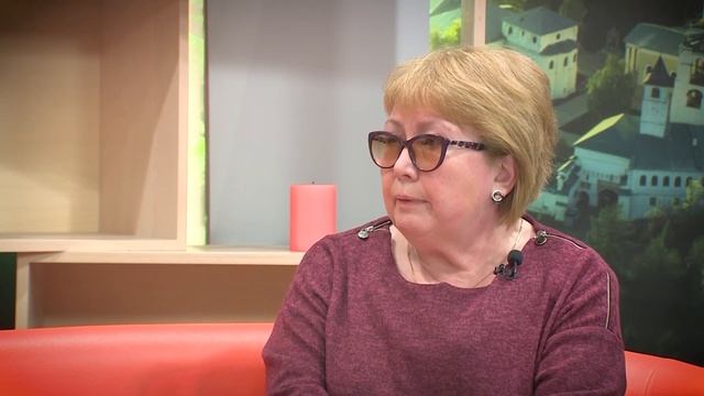 С представителем пенсионного фонда обсуждаем новые финансовые возможности появившиеся у населения смотреть онлайн