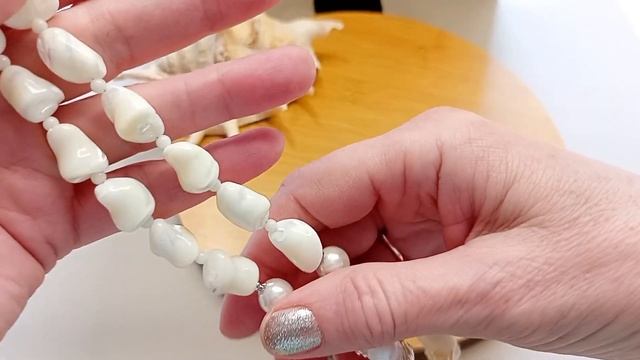 Набор из крупной галтовки перламутра.Колье,серьги. смотреть онлайн