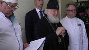 Патриарх Кирилл навестил раненых бойцов в военном госпитале имени Вишневского
