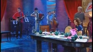 Даме - цветы, Гарику - песня.