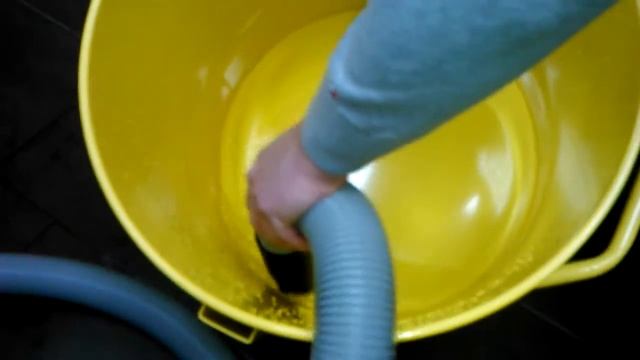 Промышленный пылесос Mastervac M 450 S60, всасывание воды смотреть онлайн