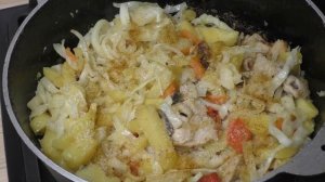 Что можно приготовить на обед. Вкусное сочное блюдо. Тушеная грудка с картошкой и капустой