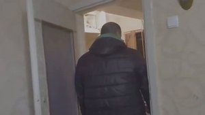 Малыш и бригада вносят ясность за болгарку и спиленные двери