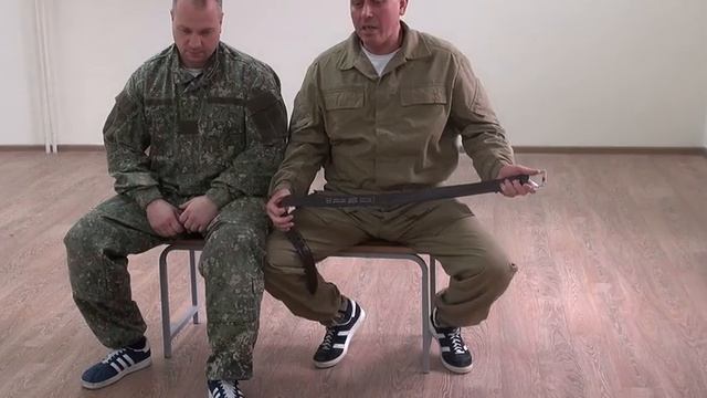 Использование ремня для самозащиты в положении сидя