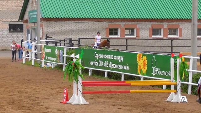 Конкур. Преодоление препятствий на лошади.  Ольга на Эльвире.