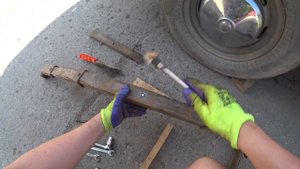 Москвич. Ремонт задней грузовой рессоры москвича. Меняю грузовые рессоры на легковые. Часть 12.