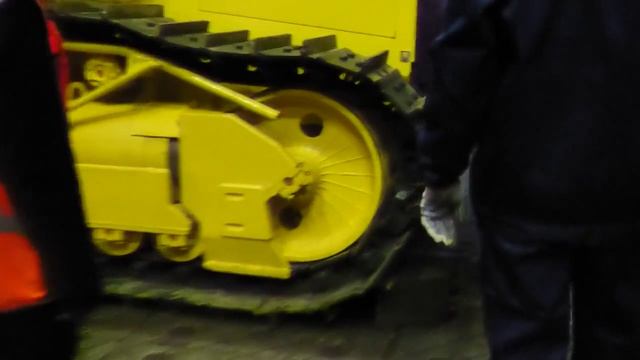 Установка гусениц. Промтрактор