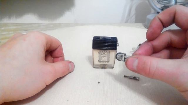 Зажигалка Scripto карбюраторная.Как поменять фитиль