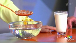 Еда и прыщи. Молоко. Жить здорово! Фрагмент выпуска от 30.05.2017