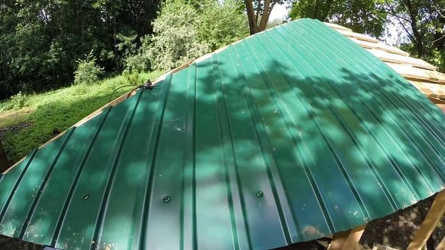 Крою крышу в деревне. Строительство беседки на участке продолжается. смотреть онлайн