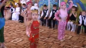 Индийский танец: "Джимми"