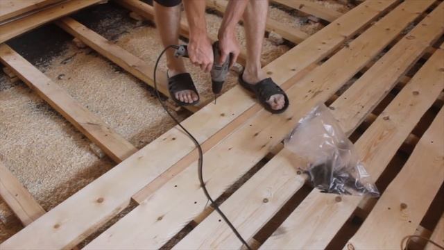 Мансарда из чердака. Часть 5. Полы по деревянным лагам. Монтаж окон . смотреть онлайн