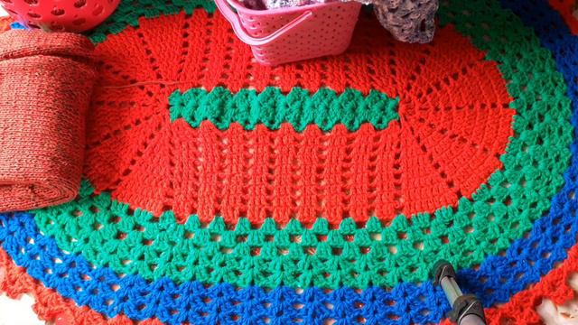 Вяжу пляжный халатик и футболку. Шью сумочки.😄 смотреть онлайн