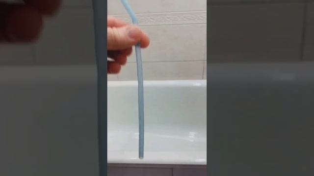 Как устранить засор в ванне с помощью палочек! Как вам такое зрелище?? смотреть онлайн