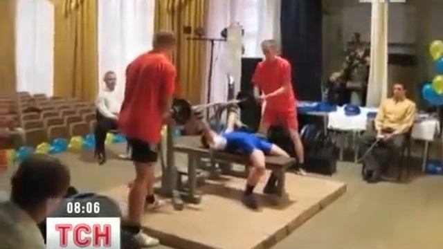 8-летний украинец Леоненко Егор выжал штангу на мировой рекорд