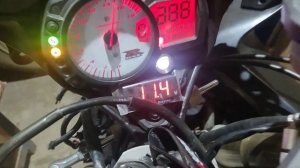установка вольтметра с АлиЭкспресс на suzuki gsx r-600 k6