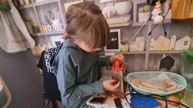 Шоколадный бисквит/Красим яйца/Обновка Худи)))/Белые ночи. смотреть онлайн