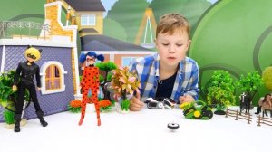 Леди Баг и Супер Кот встретили Мотофайтеров! Игрушки Мотоциклы всем мешают! Видео про игры для дете