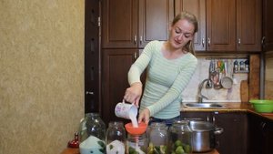 КОМПОТ ИЗ ФЕЙХОА. ЗАКАТЫВАЮ НА ЗИМУ КОМПОТ ИХ ФЕЙХОА.