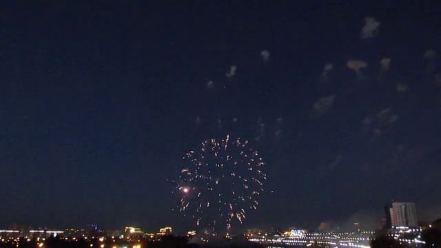 Праздничный салют. День города Тюмень 29.07.2023 смотреть онлайн