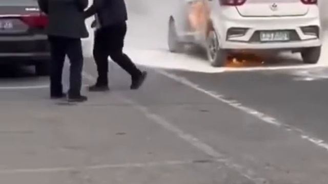 Возгорание электромобиля.