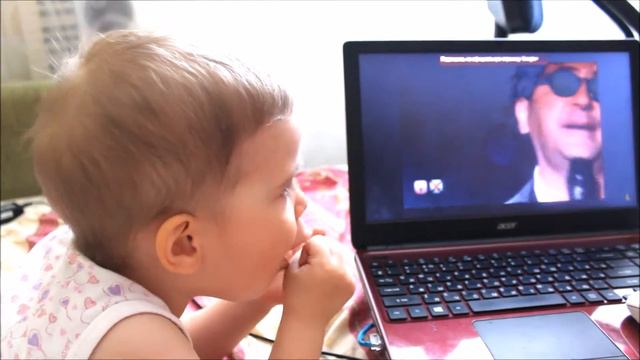 Братик поет - Самый лучший день| Ребенок поет песню смотреть онлайн