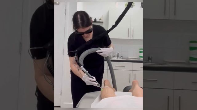 Laser Hair Removal lower legs using DEKA Motus AY смотреть онлайн