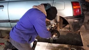 Rear brake pads replacement on Nissan Micra k11 Part 1