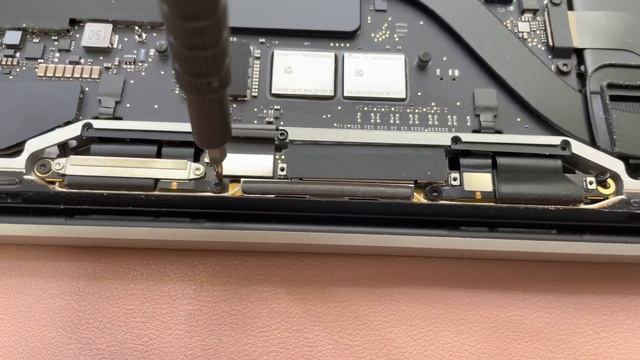 HOW TO REPLACE MACBOOK PRO M1 A2338 SCREEN смотреть онлайн
