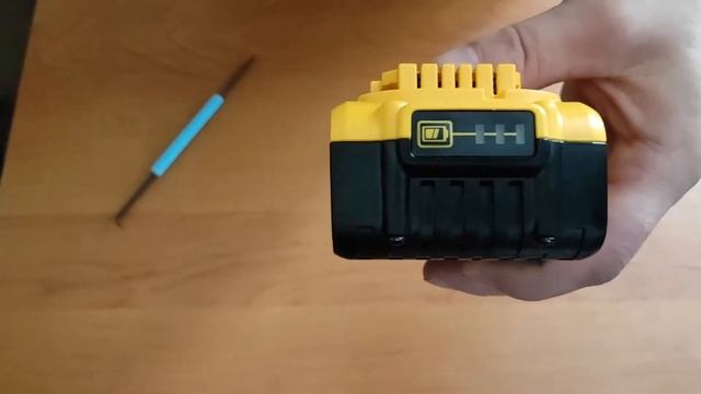 Как купить оригинальный Li-ION аккумулятор с правильного хранения: на примере DeWalt DCB184