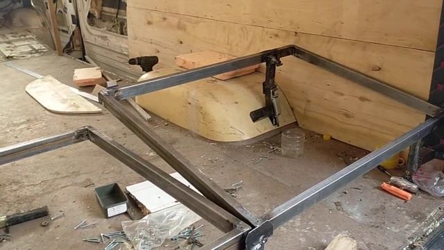 #10. Interior lining with plywood. Обшивка фанерой и нижняя кровать. смотреть онлайн