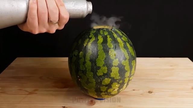ЭКСПЕРИМЕНТ: ЖИДКИЙ Азот против арбуза смотреть онлайн