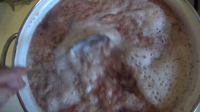 Клубника. Варенье (как мёд), заморозка, клубничная "шарлотка" и кисель.