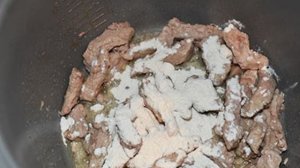 Свинина с помидорами в мультиварке