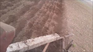 работа самодельного плуга из предплужников.