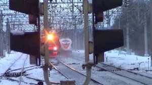 Встреча скоростного ЭВС1 "Сапсан" №770 и электропоезд ЭТ2М-107, пл. Поваровка