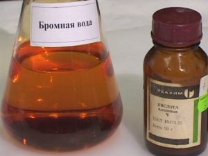 Химия. Опыты. Органика. Взаимодействие олеиновой кислоты с бромной водой