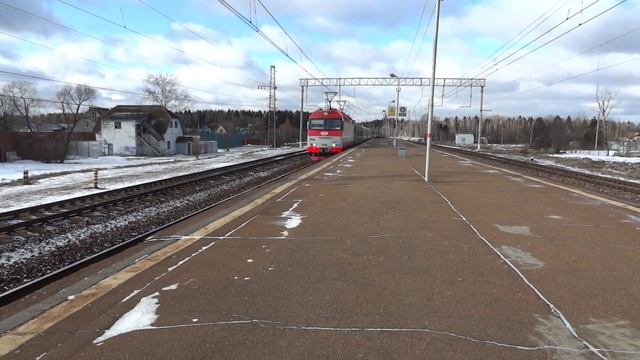 ЭП10-004 с поездом №6 Киев-Москва-Киевская следует по станции Крёкшино смотреть онлайн